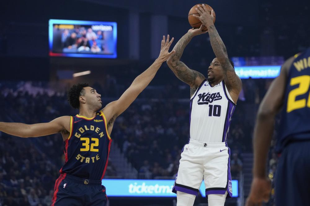 球破门外 球破门外